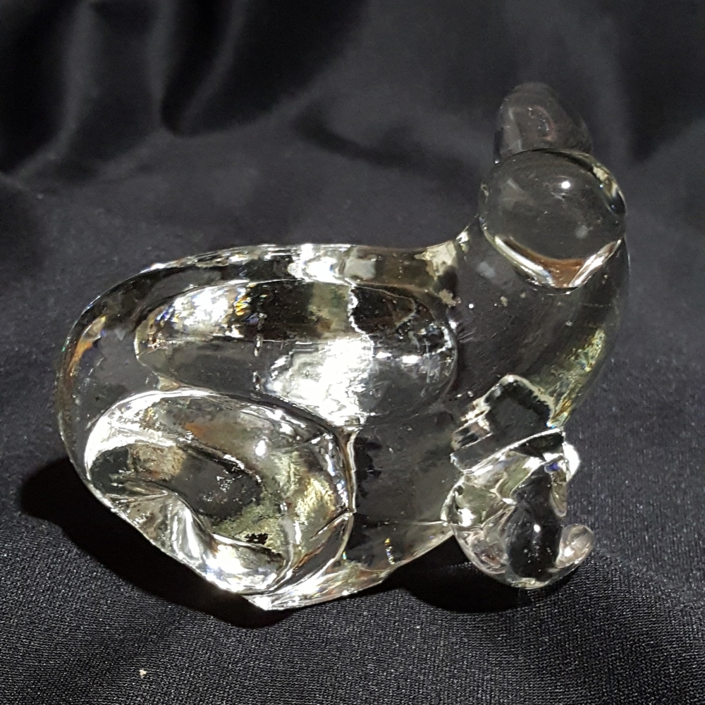 Heavy clear glass paperweight big eyed frog
